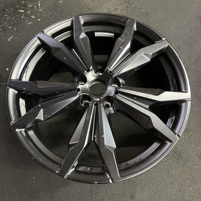 20" BMW X1 20 20x8, , w/ pockets, black pockets Original OEM Wheel Rim - Close-Up Detail