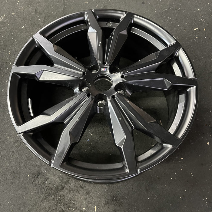 20" BMW X1 20 20x8, , w/ pockets, black pockets Original OEM Wheel Rim - Close-Up Detail