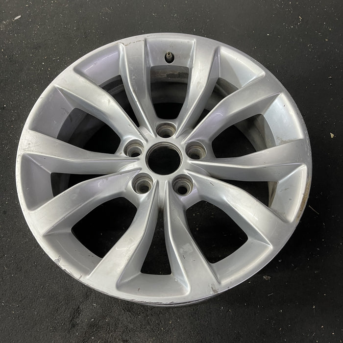 17" 300 15-18 17x7 Original OEM Wheel Rim - Close-Up Detail