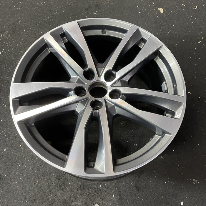 19" AUDI A6 19-20 19x8.5, 5 double spoke Original OEM Wheel Rim - Close-Up Detail