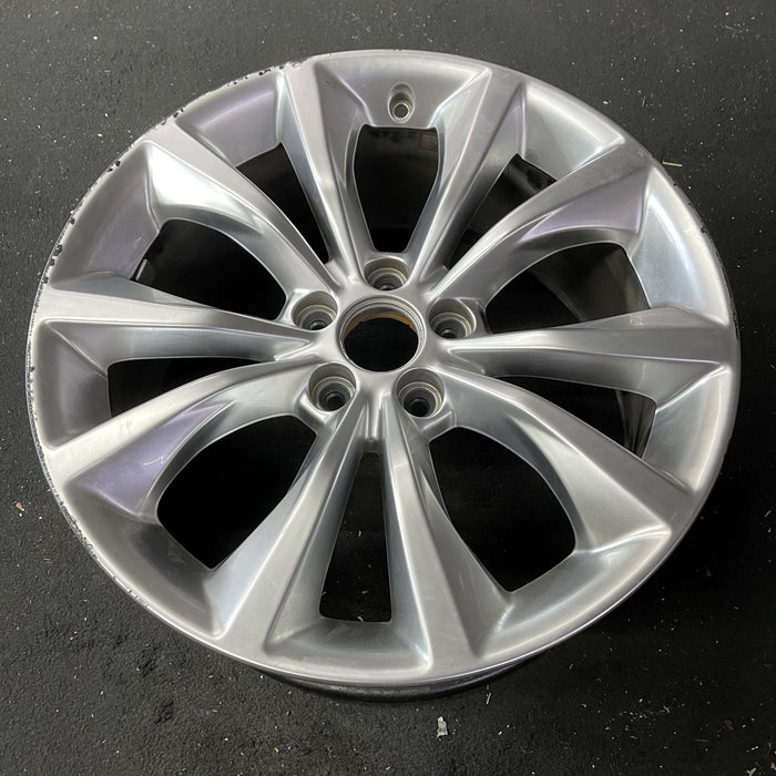 18" 200 15-16 , alloy, 18x8, , satin carbon Original OEM Wheel Rim - Close-Up Detail