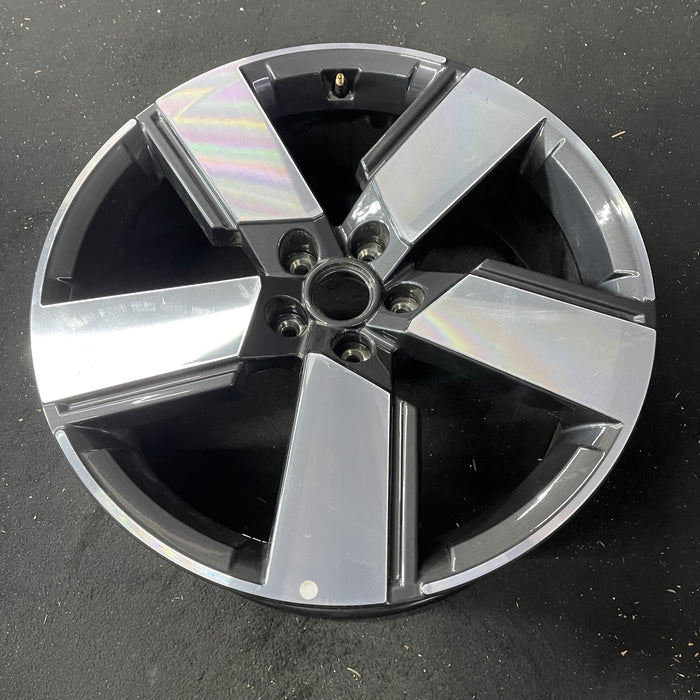 20" SANTA FE 24 gasoline, 20x8.5 Original OEM Wheel Rim - Close-Up Detail