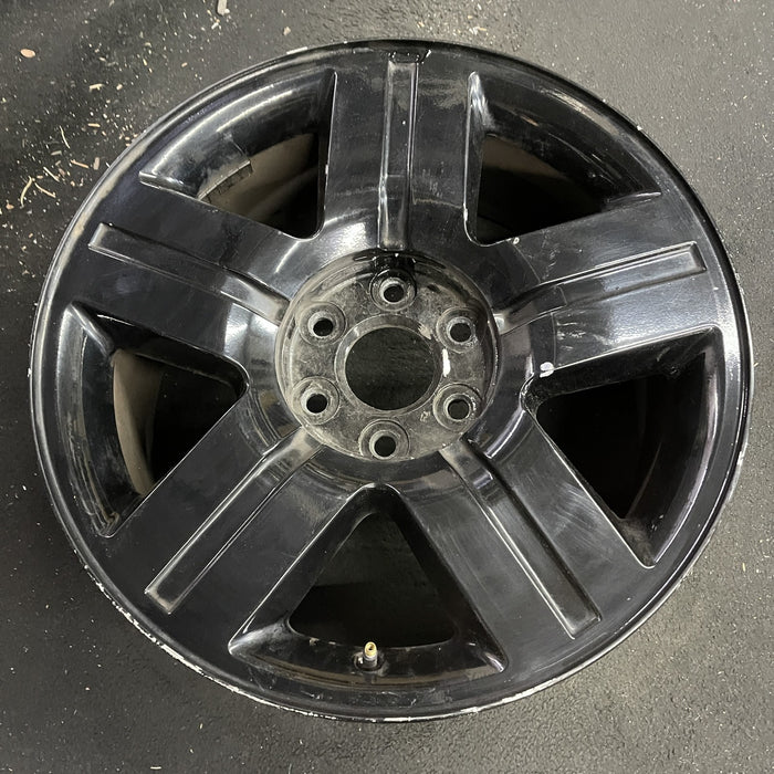 20" AVALANCHE 1500 07 20x8.5, 5 spoke, covered lug nuts, w/groove in spoke - Side Profile