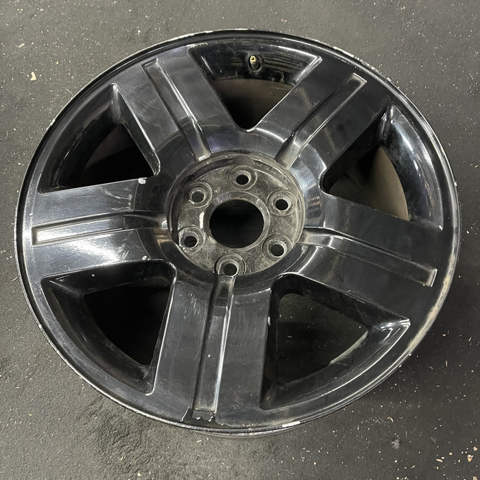 20" AVALANCHE 1500 07 20x8.5, 5 spoke, covered lug nuts, w/groove in spoke - Close-Up Detail