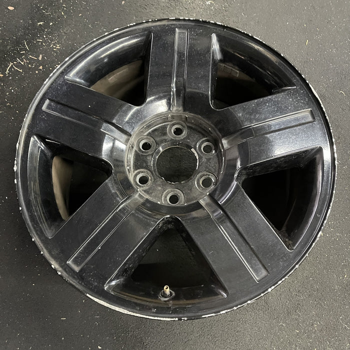 20" AVALANCHE 1500 07 20x8.5, 5 spoke, covered lug nuts, w/groove in spoke - Side Profile