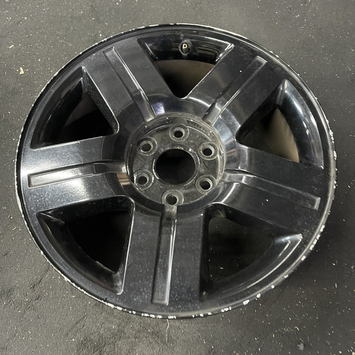 20" AVALANCHE 1500 07 20x8.5, 5 spoke, covered lug nuts, w/groove in spoke - Close-Up Detail