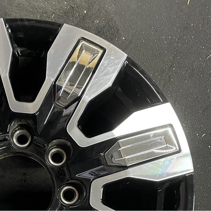 20" SIERRA 2500 PICKUP 24 20x8.5 8 spoke raised spoke machined with black - Close-Up Detail