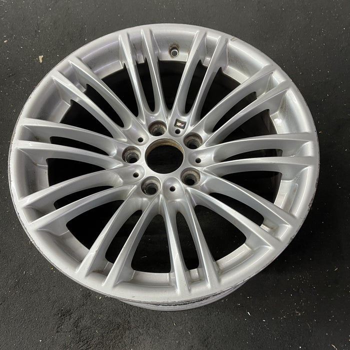 18" BMW M3 08-13 18x8.5 , , wide spoke edge Original OEM Wheel Rim - Close-Up Detail