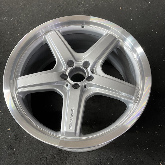 21" MERCEDES GL-CLASS 08-09 164 Type; GL550, 21x10 Original OEM Wheel Rim - Close-Up Detail