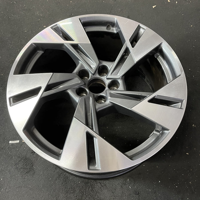 20" E-TRON 20 20x9 Original OEM Wheel Rim - Close-Up Detail