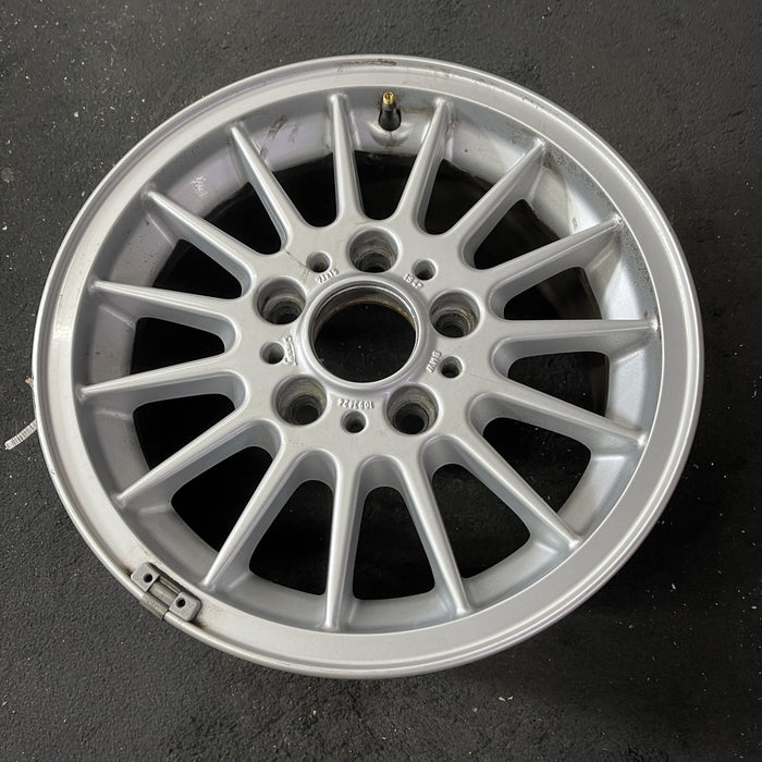 15" BMW 318i 95-96 15x7 , 15 vane Original OEM Wheel Rim - Close-Up Detail