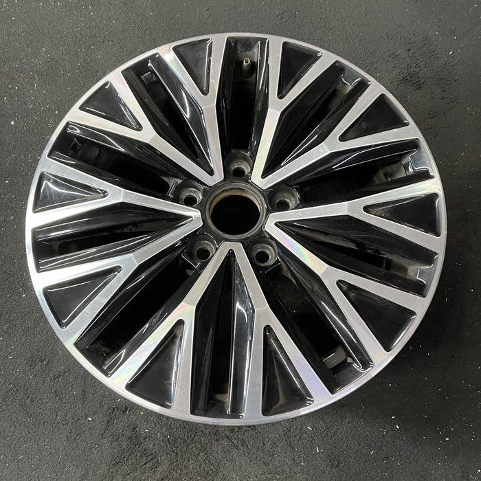 16" JETTA 19-21 16x6.5 , black pockets Original OEM Wheel Rim - Close-Up Detail