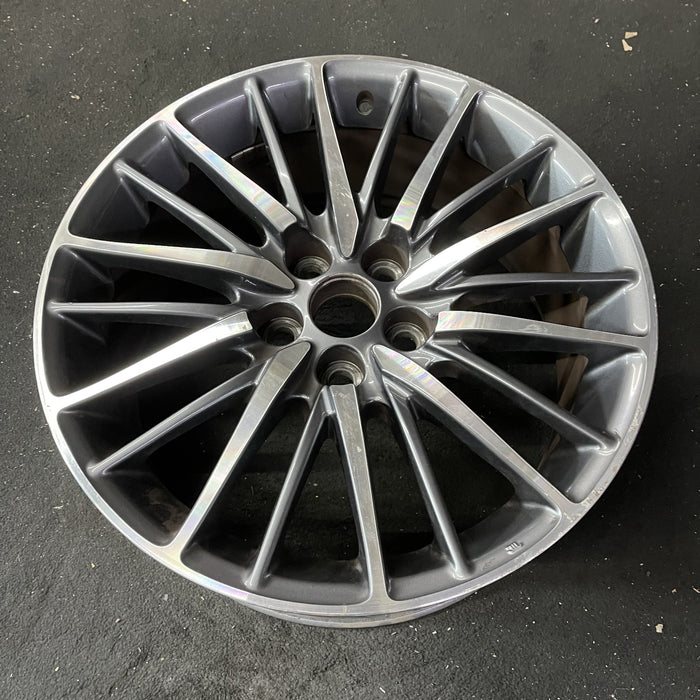 19" LEXUS LS460 13-17 , 19x8, 20 spoke Original OEM Wheel Rim - Close-Up Detail