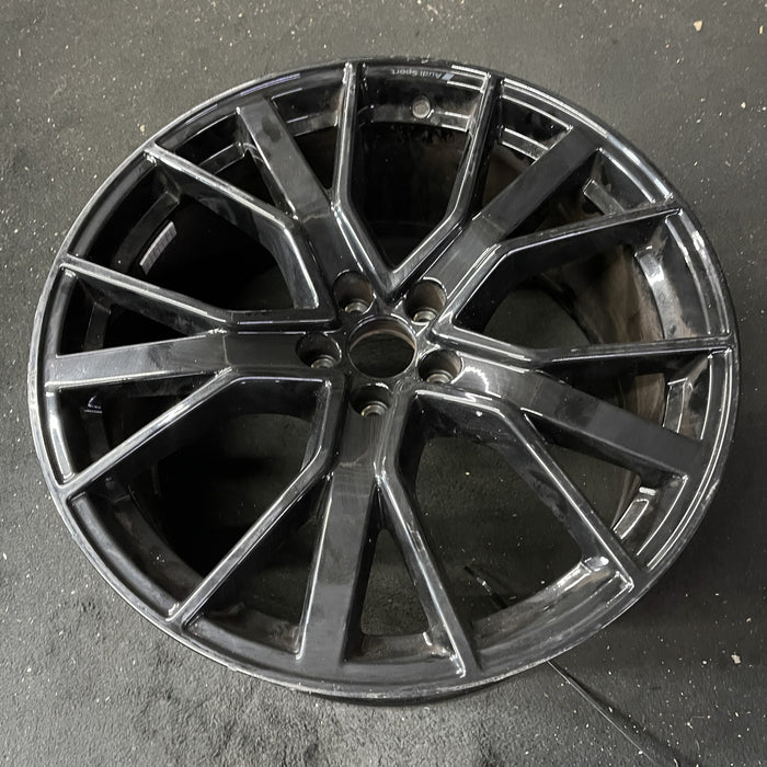 21" E-TRON 21-23 21x9.5 , 5 spoke, W spoke Original OEM Wheel Rim - Close-Up Detail