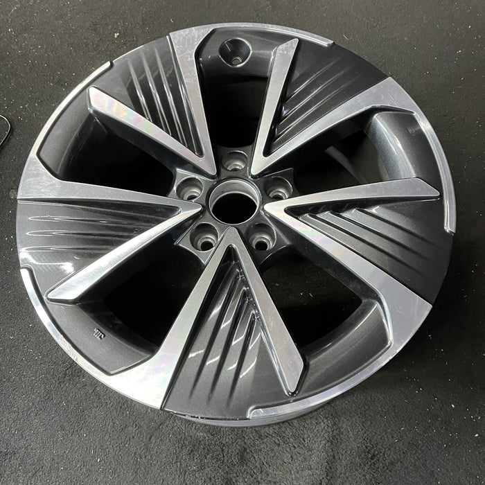 18" RZ450e 23-24 18x7.5 Original OEM Wheel Rim - Close-Up Detail