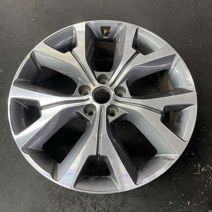 20" PALISADE 20-22 20x7.5 , 5 Y spoke Original OEM Wheel Rim - Close-Up Detail