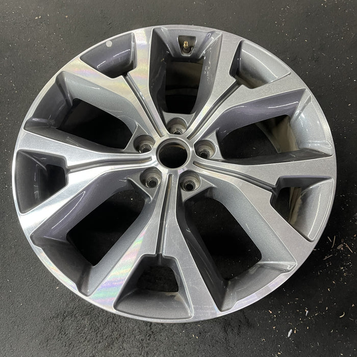 20" PALISADE 20-22 20x7.5 , 5 Y spoke Original OEM Wheel Rim - Close-Up Detail