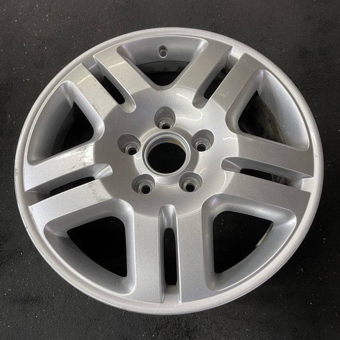 18" TOUAREG 04-10 18x8 , 10 spoke Original OEM Wheel Rim - Close-Up Detail