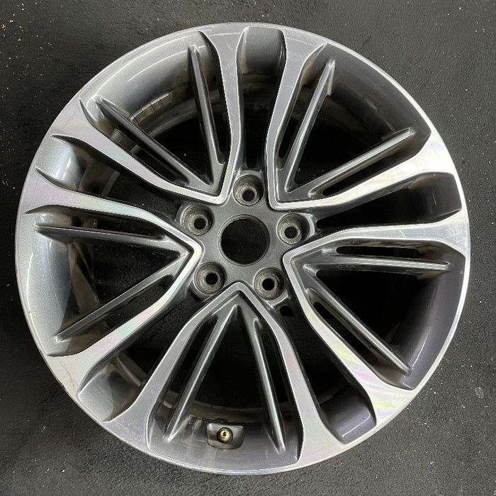 18" VELOSTER 16 18x7.5 w/o body color accents; 20 spoke two te Original OEM - Front View
