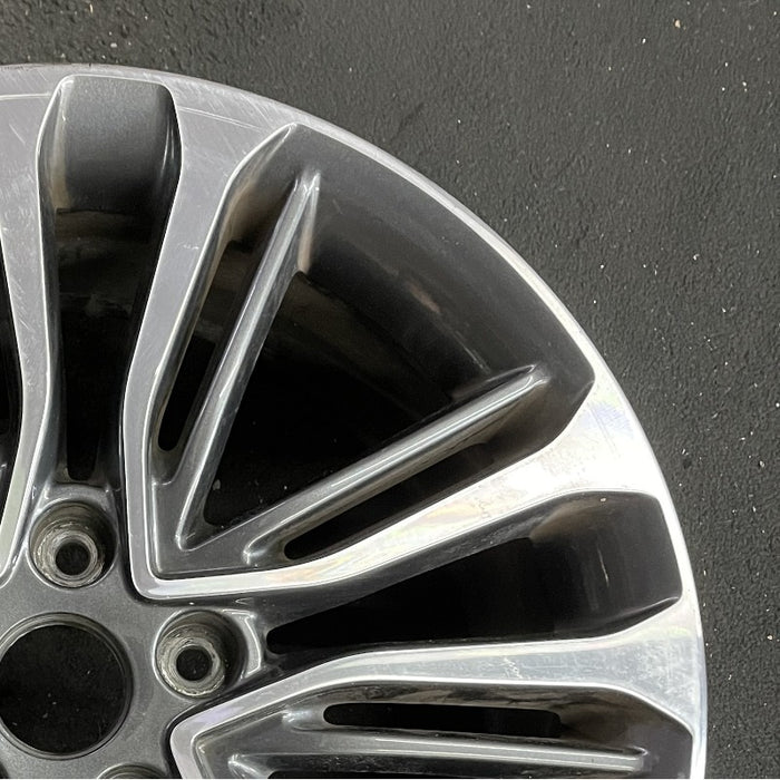 18" VELOSTER 16 18x7.5 w/o body color accents; 20 spoke two te Original OEM - Close-Up Detail