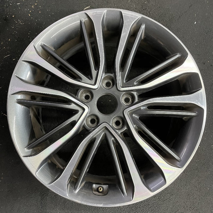 18" VELOSTER 16 18x7.5 w/o body color accents; 20 spoke two te Original OEM - Front View