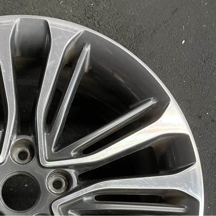 18" VELOSTER 16 18x7.5 w/o body color accents; 20 spoke two te Original OEM - Close-Up Detail