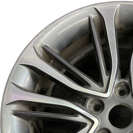 18" VELOSTER 16 18x7.5 w/o body color accents; 20 spoke two te Original OEM - Angle View