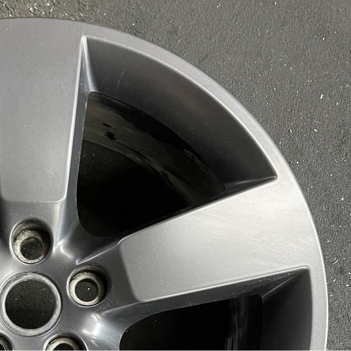 20" DEFENDER 20-24 20x8.5 5 spoke straight spoke gray Original OEM Wheel Rim - Close-Up Detail