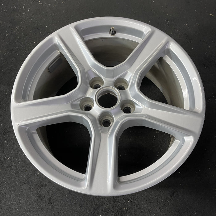 18" CAMARO 16-24 18x8.5 Original OEM Wheel Rim - Close-Up Detail