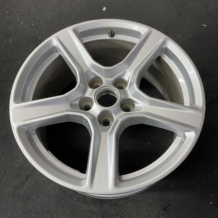 18" CAMARO 16-24 18x8.5 Original OEM Wheel Rim - Close-Up Detail