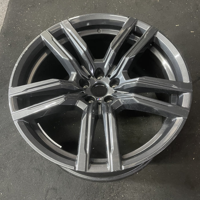 21" BMW X5M 21-24 21x10.5, 10 spoke, 5 split spoke Original OEM Wheel Rim - Close-Up Detail