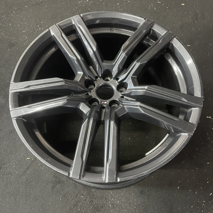 21" BMW X5M 21-24 21x11.5 Original OEM Wheel Rim - Close-Up Detail