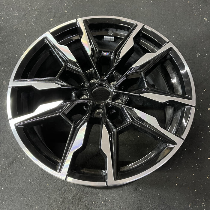 19" I4 22-24 19x9, , U spoke Original OEM Wheel Rim - Close-Up Detail