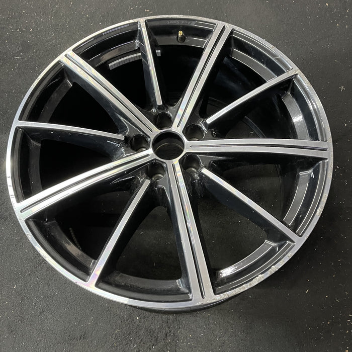 21" AUDI Q7 20-24 21x9.5 , 10 spoke Original OEM Wheel Rim - Close-Up Detail