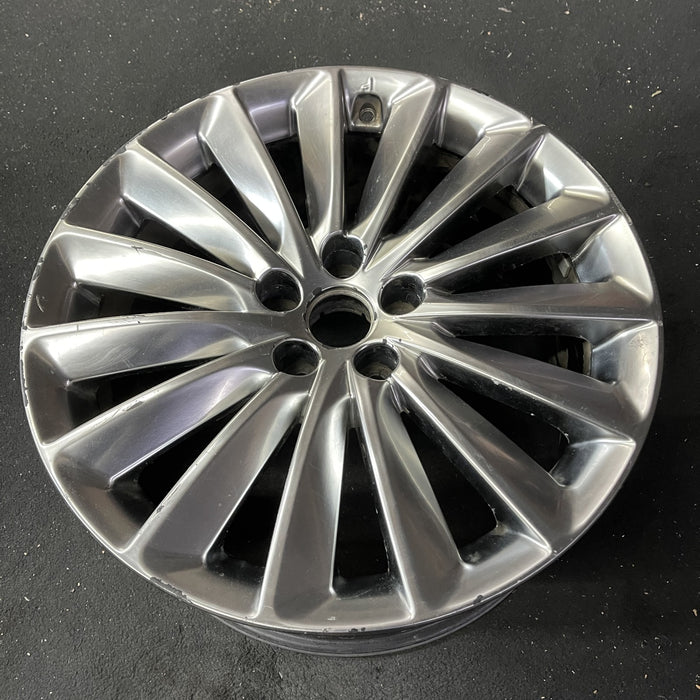 19" EQUUS 14-16 , 19x9 Original OEM Wheel Rim - Close-Up Detail