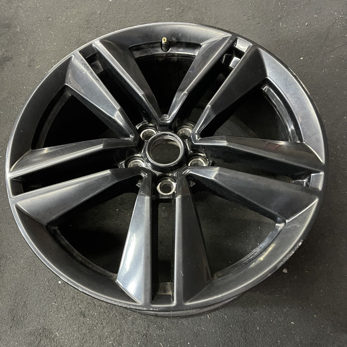 19" MUSTANG 15 19x9 , 10 spoke, 5 split spokes Original OEM Wheel Rim - Close-Up Detail