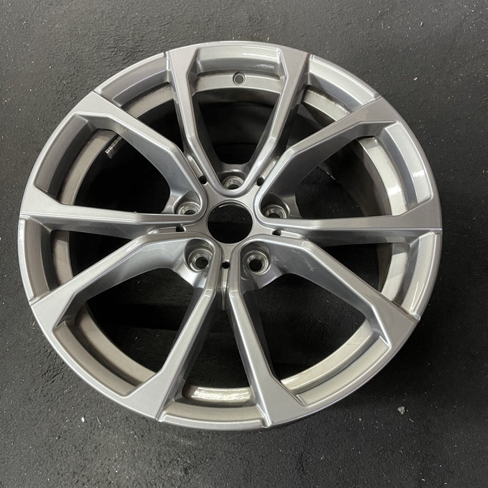 17" BMW 330i 19 Sedan, 17x7.5, 5 spoke, Y spoke Original OEM Wheel Rim - Close-Up Detail