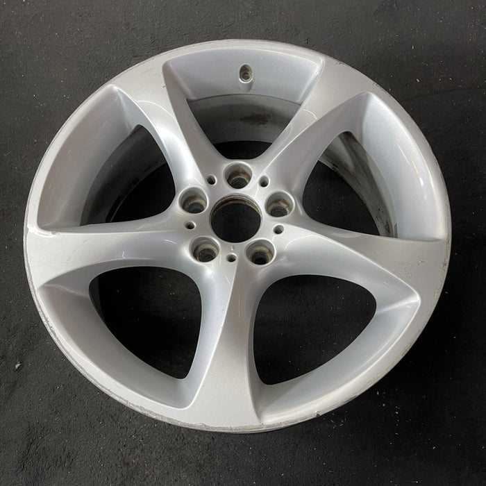 19" BMW 323i 06-07 19x8 , 5 spoke, solid spoke, w/o rivets between spokes - Close-Up Detail