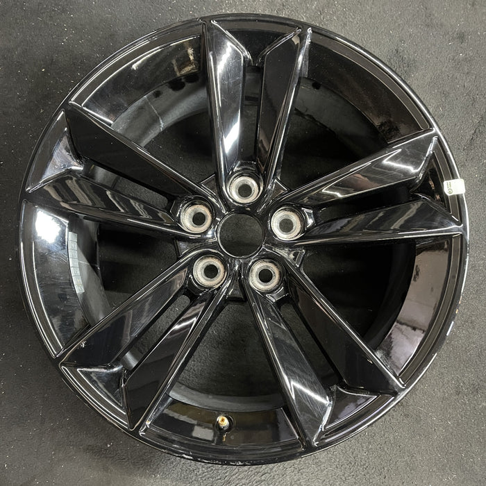 18" MUSTANG 24 18x8.5, Original OEM Wheel Rim - Angle View