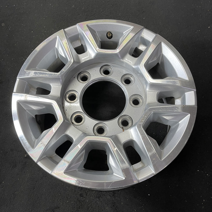 17" SIERRA 2500 PICKUP 20-24 17x7.5, aluminum Original OEM Wheel Rim - Close-Up Detail