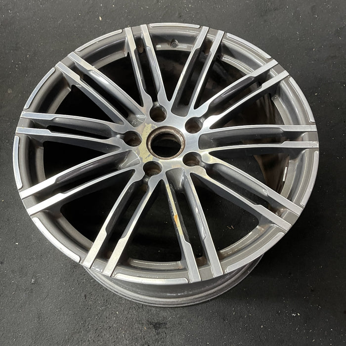 20" PORSCHE 911 14-16 , , 20x11 , w/o central locking hub; 20 spoke Original - Close-Up Detail
