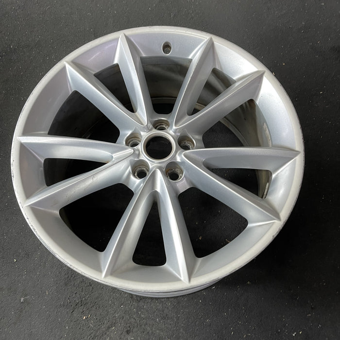 19" XK 10-13 , 19x9.5, 10 spoke Original OEM Wheel Rim - Close-Up Detail