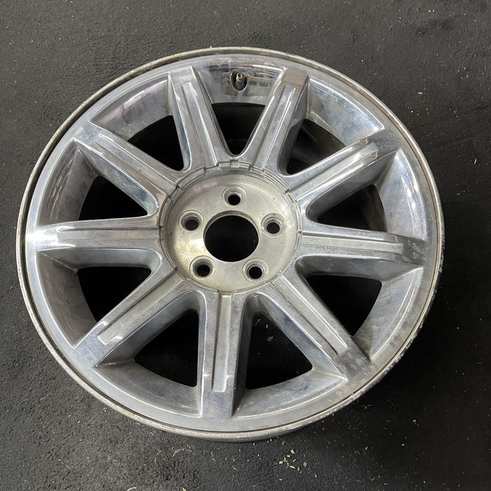 18" 300 05-06 18x7.5, , 9 spoke Original OEM Wheel Rim - Close-Up Detail