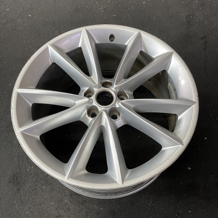 19" XK 10-13 , 19x9.5, 10 spoke Original OEM Wheel Rim - Close-Up Detail