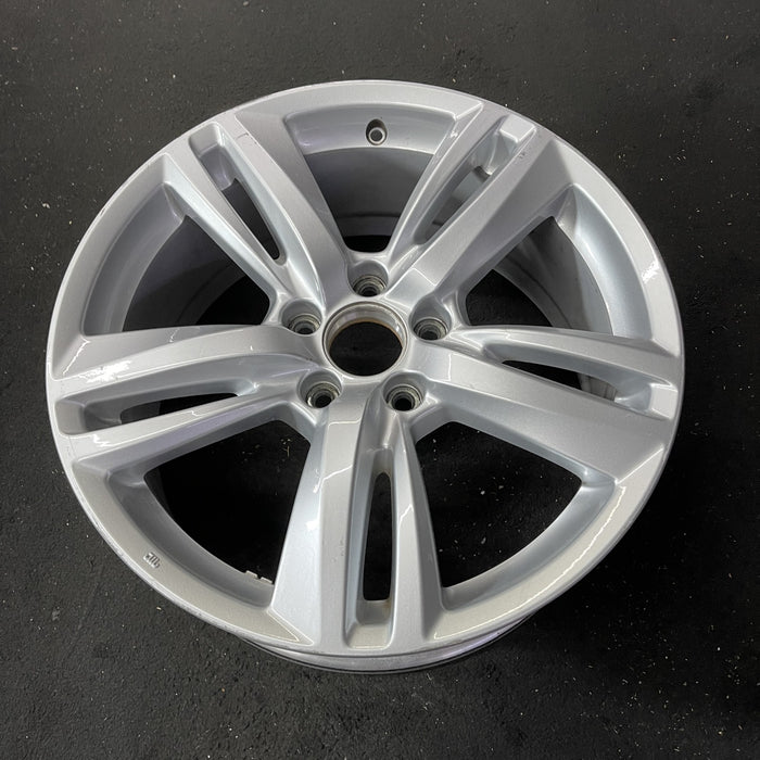 18" RDX 13-15 18x7.5, , thin thick 5 double spoke Original OEM Wheel Rim - Close-Up Detail