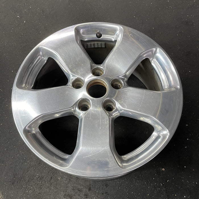18" GRAND CHEROKEE 11 wheels, 18x8, polished Original OEM Wheel Rim - Close-Up Detail