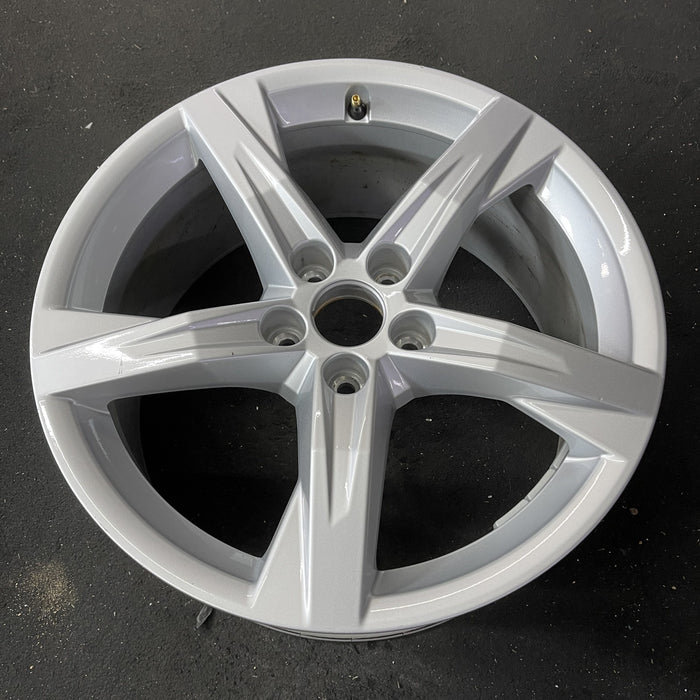 18" AUDI Q5 21 18x8 , Original OEM Wheel Rim - Close-Up Detail