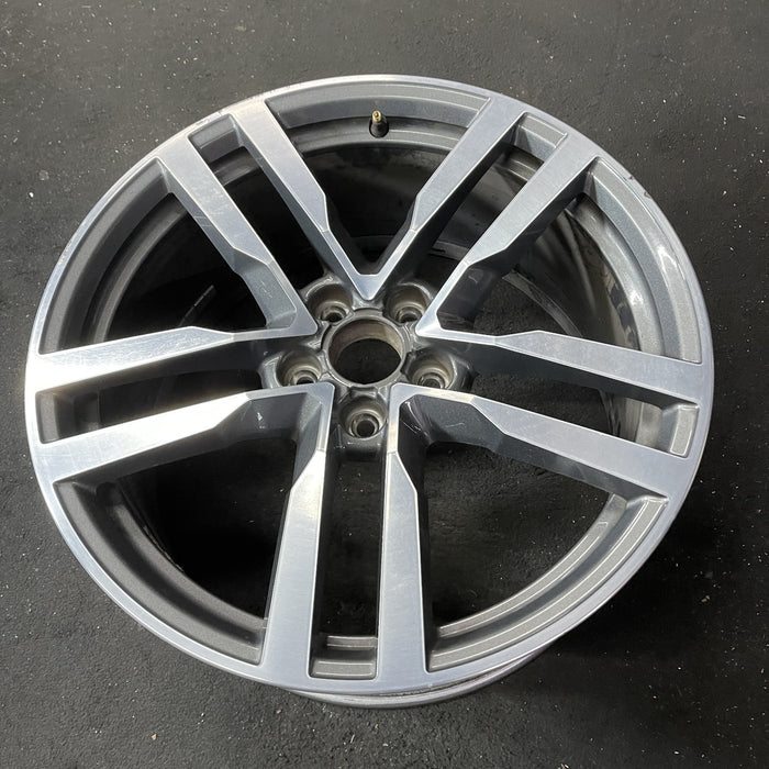 19" AUDI TT 16 Base, 19x9 , , straight spokes Original OEM Wheel Rim - Close-Up Detail
