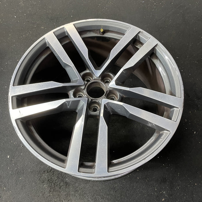 19" AUDI TT 16 Base, 19x9 , , straight spokes Original OEM Wheel Rim - Close-Up Detail