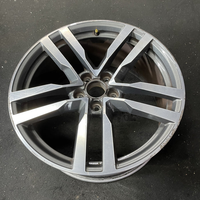 19" AUDI TT 16 Base, 19x9 , , straight spokes Original OEM Wheel Rim - Close-Up Detail
